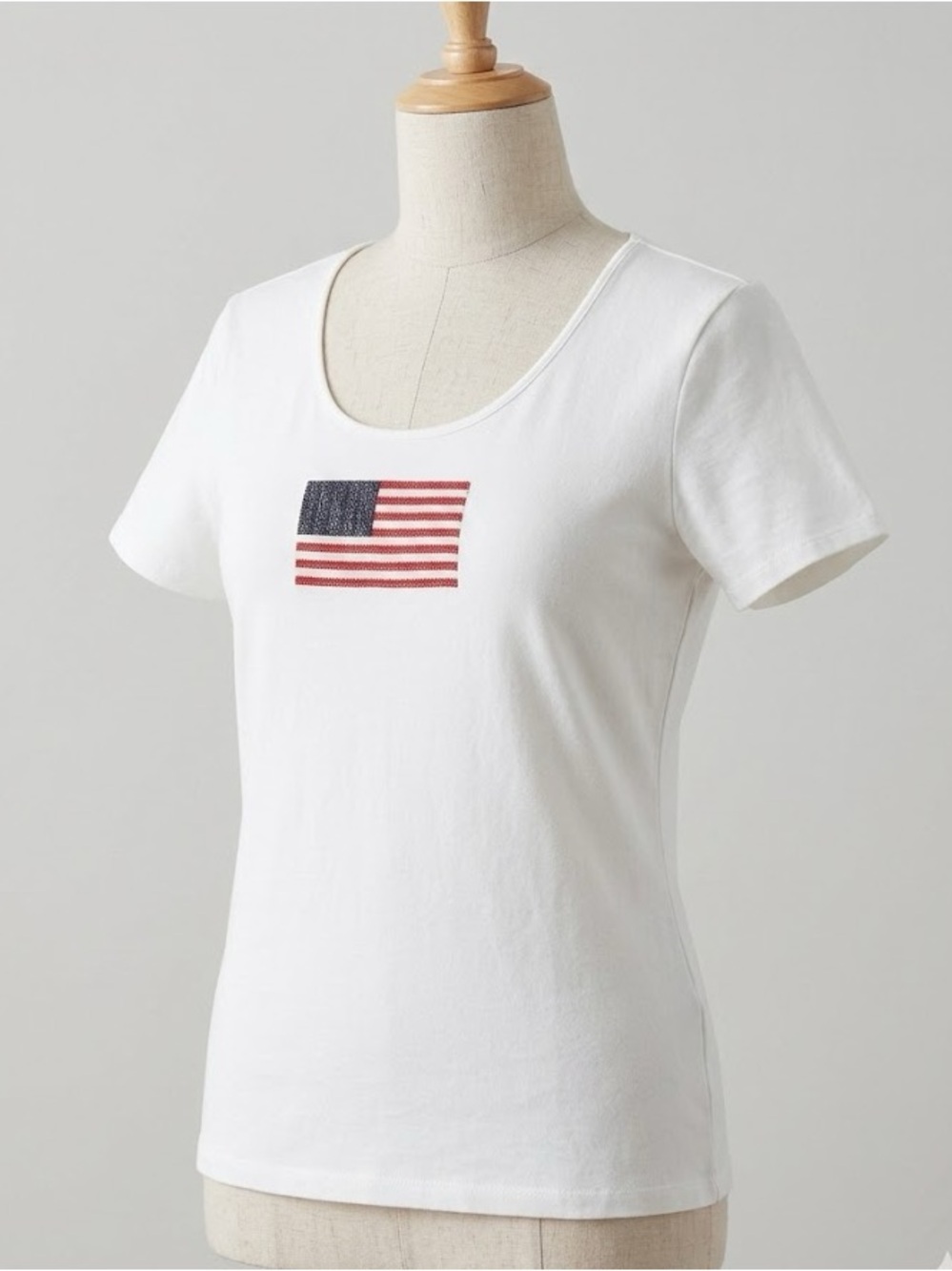 LIZ CLAIBORNE Vintage White Tee w/ Embroidered Sequin American Flag